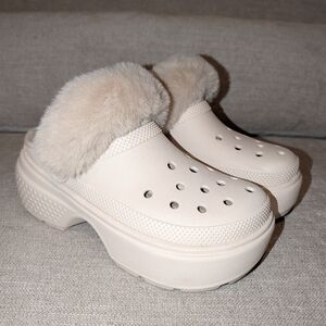 CROCS Stomp Lined Clog in Stucco/cream color